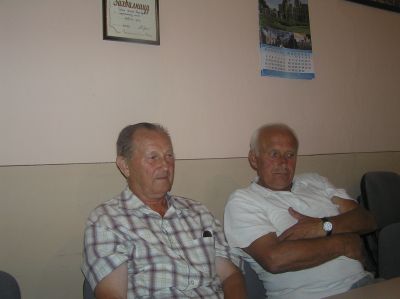 Första kvällen i Bela Crkva hann jag också med ett besök i Tjeckiska huset. Några män satt samlade och drack öl